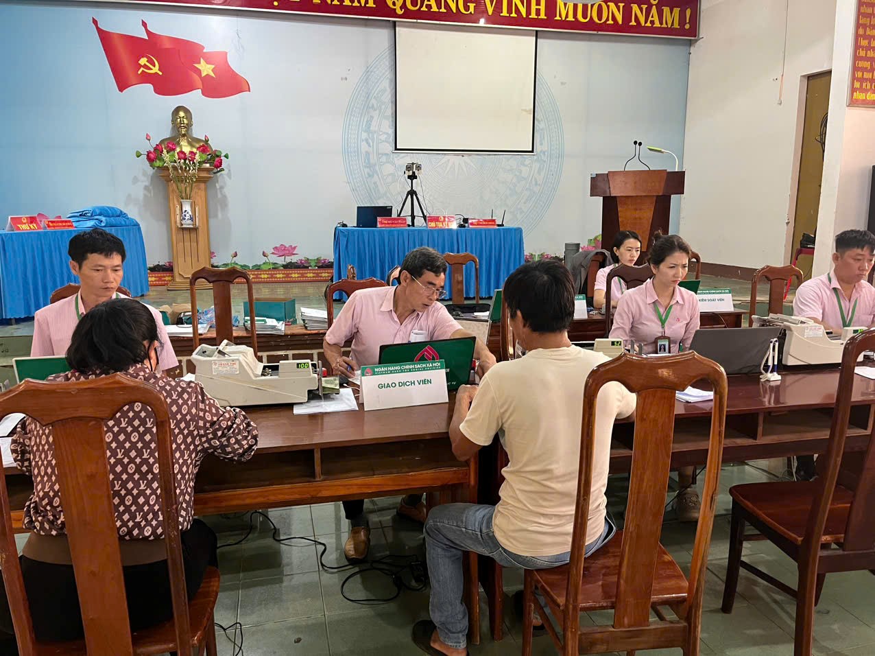 ỦY BAN NHÂN DÂN THỊ TRẤN BUÔN TRẤP ĐẨY MẠNH HOẠT ĐỘNG CHÔ VAY CHƯƠNG TRÌNH HỌC SINH, SINH VIÊN CÓ HOÀN CẢNH KHÓ KHĂN TRÊN ĐỊA BÀN